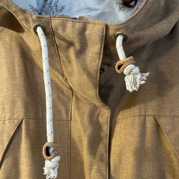 Burton Jacket -Size Large- medium weight - only wore a few times! - Picture 4 of 6